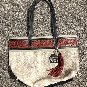 HCC WEEKENDER. IN GOOD CONDITION AND ONLY USED A COUPLE OF times.